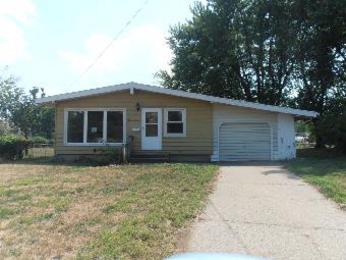 319 Edgewood Dr, Pekin, IL 61554 
