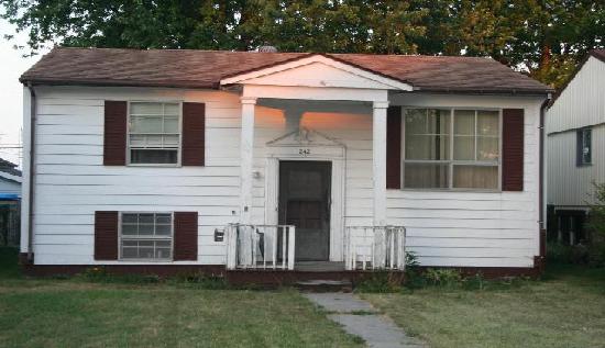 242 North Jackson Avenue, Bradley, IL 60915 