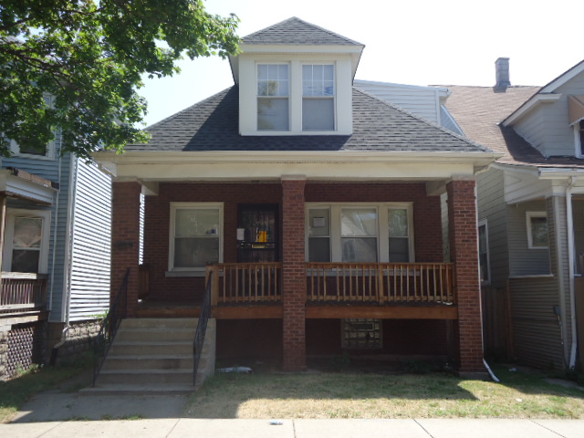 7807 Burnham Ave, Chicago, IL 60649 
