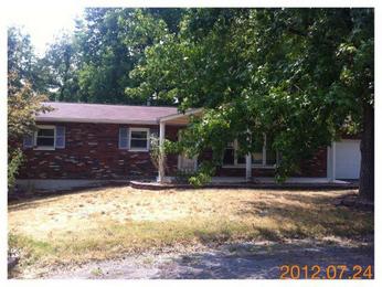 901 Nelson Dr, Maryville, IL 62062 