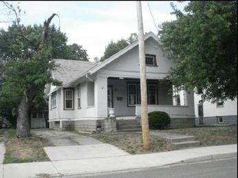 1019 W Columbia Ter, Peoria, IL 61606 