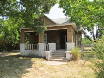 718 S Wood, Staunton, IL 62088 