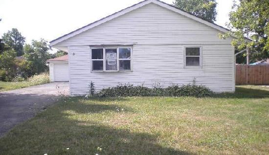 5 Walnut St, Carpentersville, IL 60110 