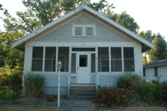 109 Maple St, Pana, IL 62557 