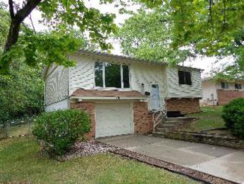 6332 N Devonshire Dr, Peoria, IL 61615 