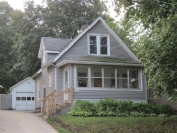 1323 S Walnut Ave, Freeport, IL 61032 