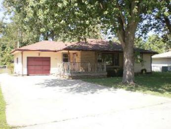 180 S 1st St, Kankakee, IL 60901 