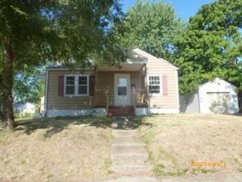 971 N Park Pl, Decatur, IL 62522 