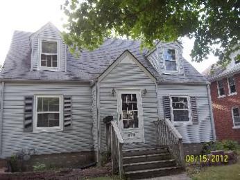 879 Beecher Ave, Galesburg, IL 61401 