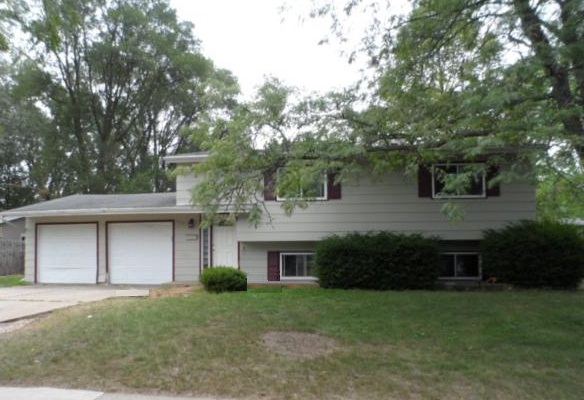 667 Elsinoor Ln, Crystal Lake, IL 60014 