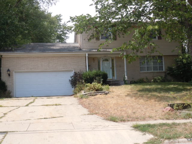 2217 25th St, Rockford, IL 61108 