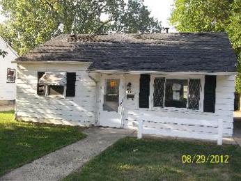 928 Walter Ave, Aurora, IL 60505 