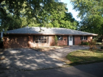 301 N 9th St, Fairbury, IL 61739 