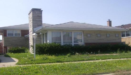 2953 W 82nd St, Chicago, IL 60652 