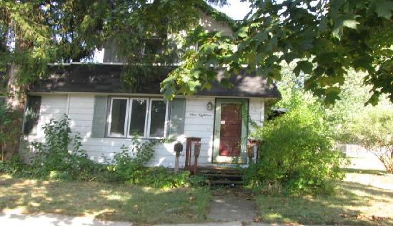 118 S Sycamore St, Genoa, IL 60135 