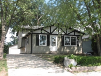 1221 Sunset Dr, Round Lake Beach, IL 60073 
