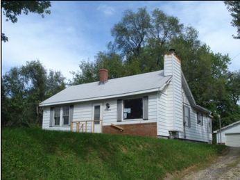 2909 Meadows Ave, East Peoria, IL 61611 