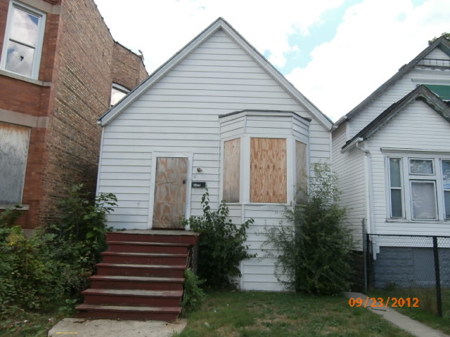 6833 Peoria St, Chicago, IL 60621 