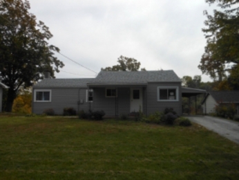 201 Spruce Ave, Fox Lake, IL 60020 