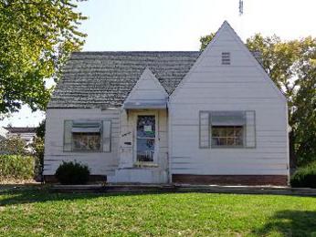 2010 N Dechman Ave, Peoria, IL 61603 