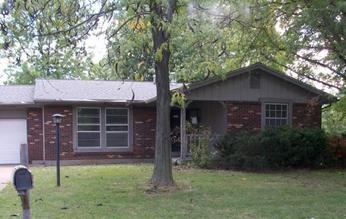 708 Saint Anthony Dr, Godfrey, IL 62035 