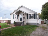 909 Cedar St, Highland, IL 62249 