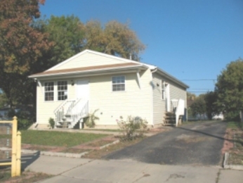 723 Commonwealth Ave, Waukegan, IL 60085 
