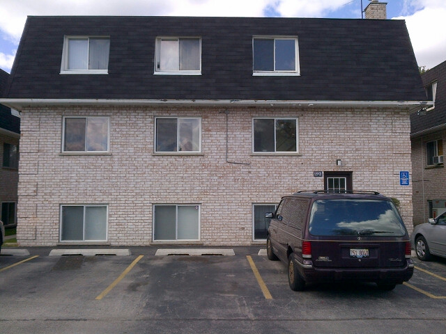 10020 Holly Lane,2n, Des Plaines, IL 60016 
