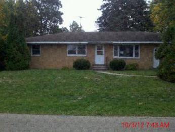 330 N May St, Hinckley, IL 60520 