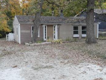 310 Locust Street, Lake In The Hills, IL 60156 