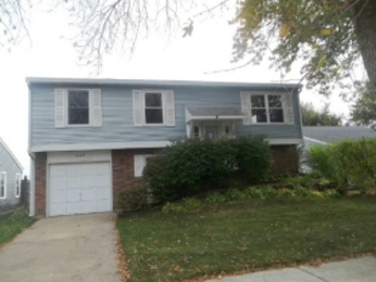 1465 Walden Cir, Aurora, IL 60506 