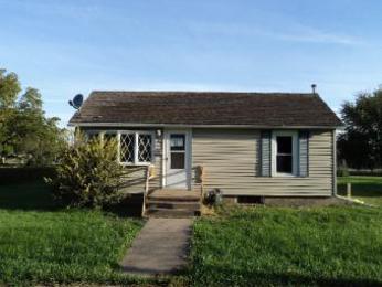 742 E 10th Ave, Monmouth, IL 61462 