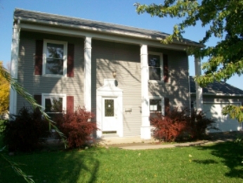 433 N Henderson St, Virden, IL 62690 