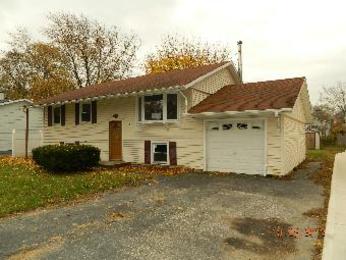 439 Maplewood Dr, Antioch, IL 60002 