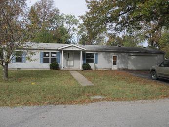 909 East Center St, Benton, IL 62812 