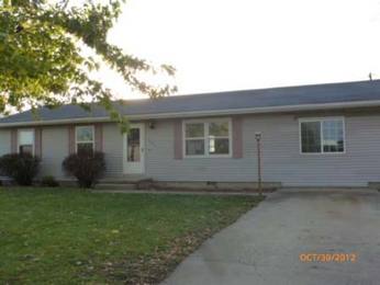 241 S Main St, Argenta, IL 62501 