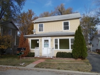 18 Arlington Rd, Fox Lake, IL 60020 