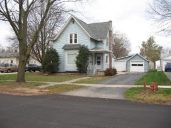 317 W Perry St, Belvidere, IL 61008 