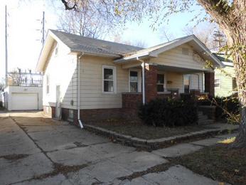 302 E Maywood Ave, Peoria, IL 61603 
