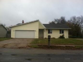 1119 W Sherman St, Taylorville, IL 62568 