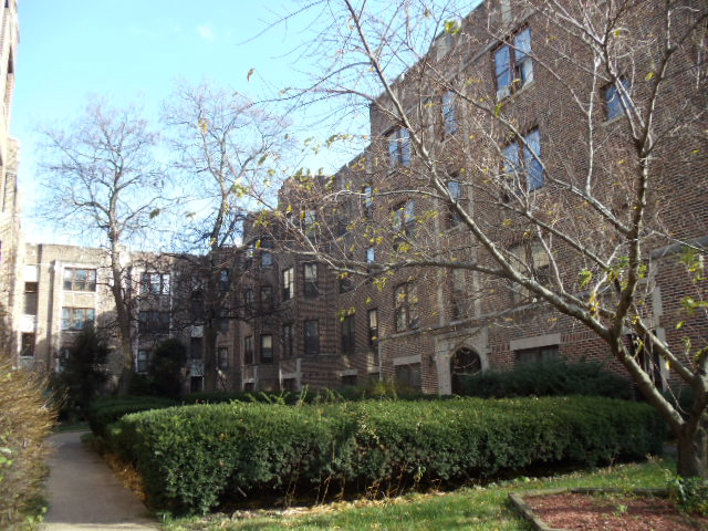 2437 Greenleaf Avenue,1, Chicago, IL 60645 