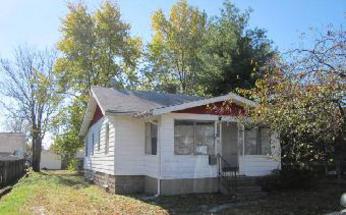 76 Harnett Ave, Wood River, IL 62095 