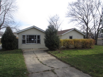 221 Hampshire Ave, Aurora, IL 60505 