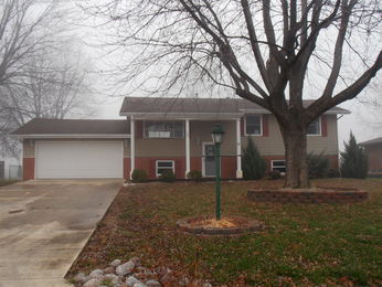 17 Apple Tree Lane, East Peoria, IL 61611 