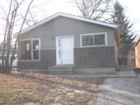 902 N Cedar Lake Rd, Round Lake Beach, IL 60073 