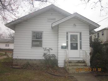 1407 Low Street, Bloomington, IL 61701 