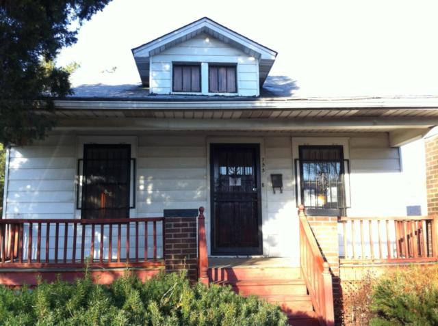 755 37th St, East Saint Louis, IL 62205 