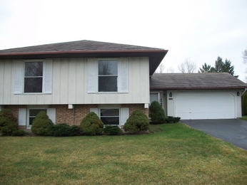 725 Sunrise Ln, Roselle, IL 60172 
