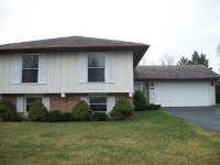 725 Sunrise Ln, Roselle, IL 60172 