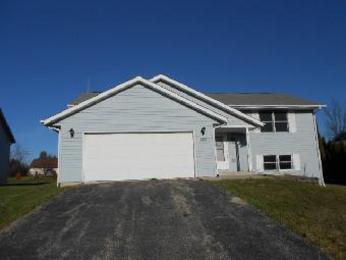 229 Briar Cliff St SW, Poplar Grove, IL 61065 